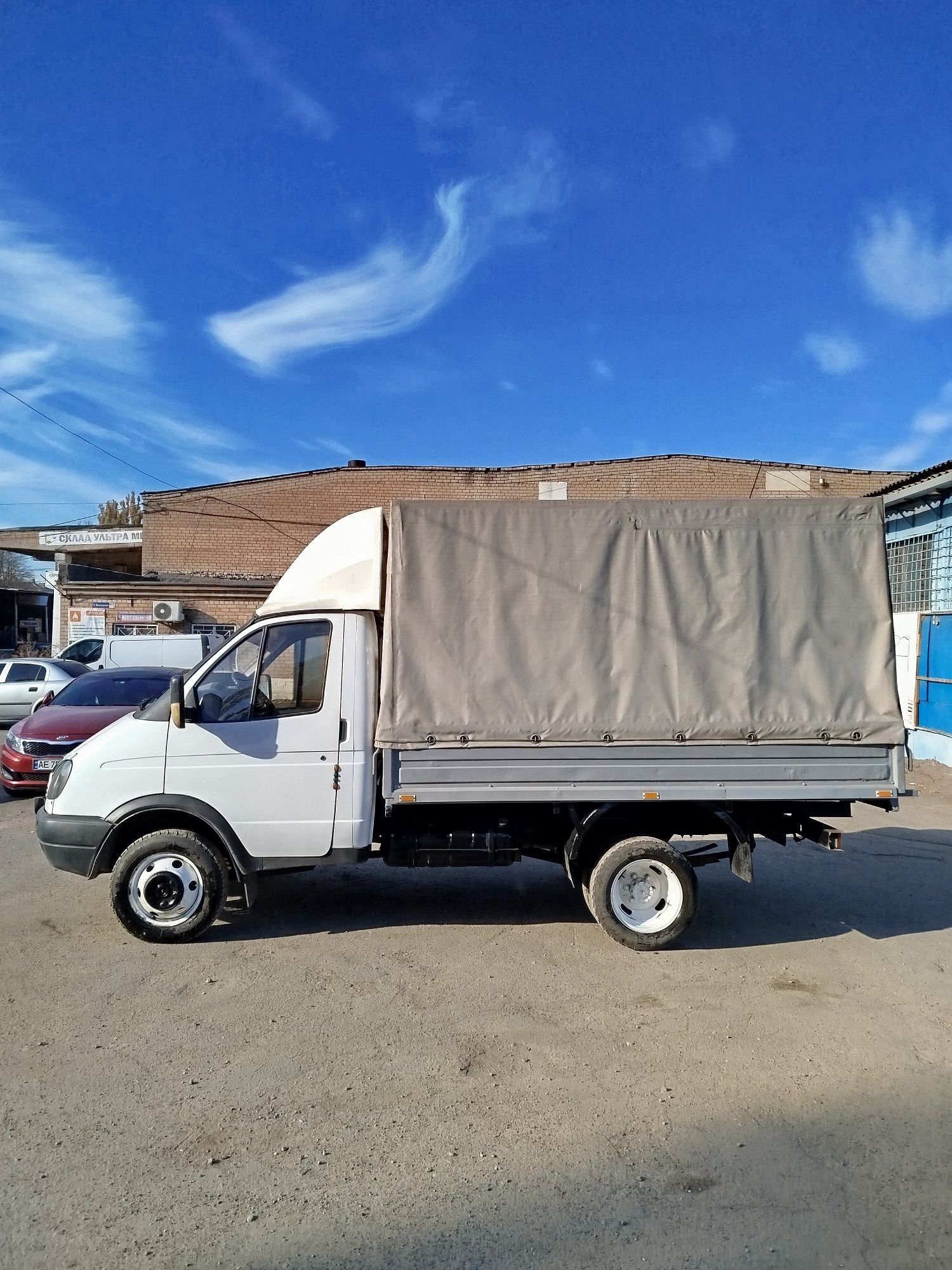 Продам газель бортовую 3302