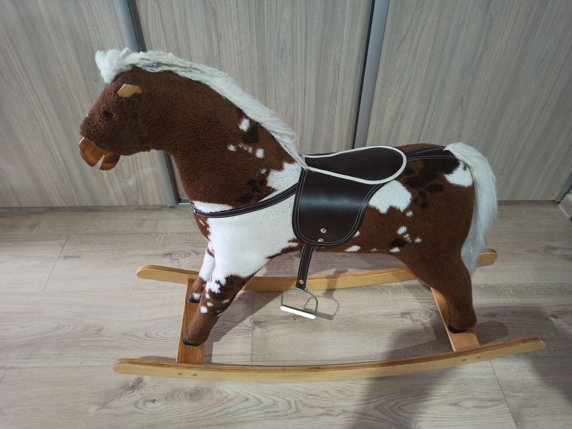Sprzedam konia na biegunach duży.