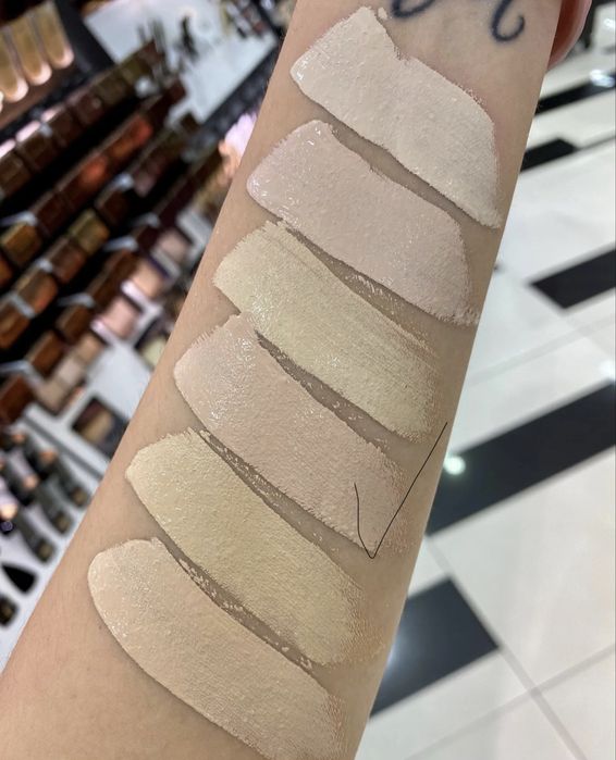 Консилер hourglass vanish airbrush concealer - silk 1,3 мл