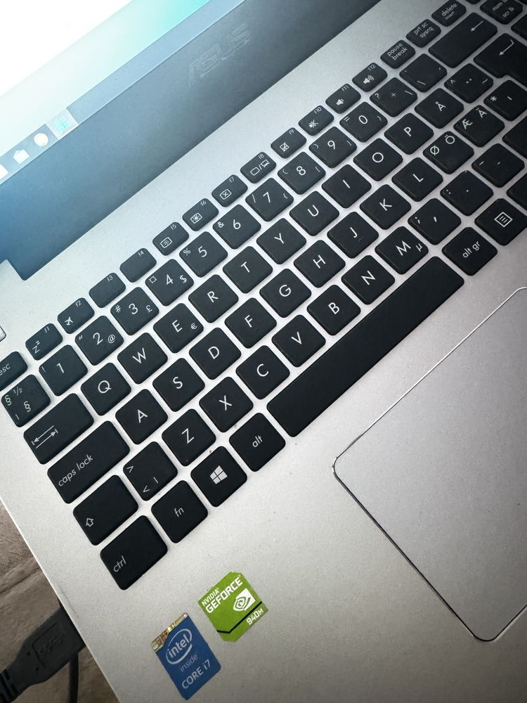 Laptop Asus K555L i7 8GB