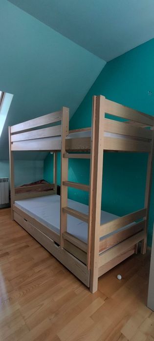 Łóżko piętrowe. Mocne z materacami 200x90cm. Jak nowe