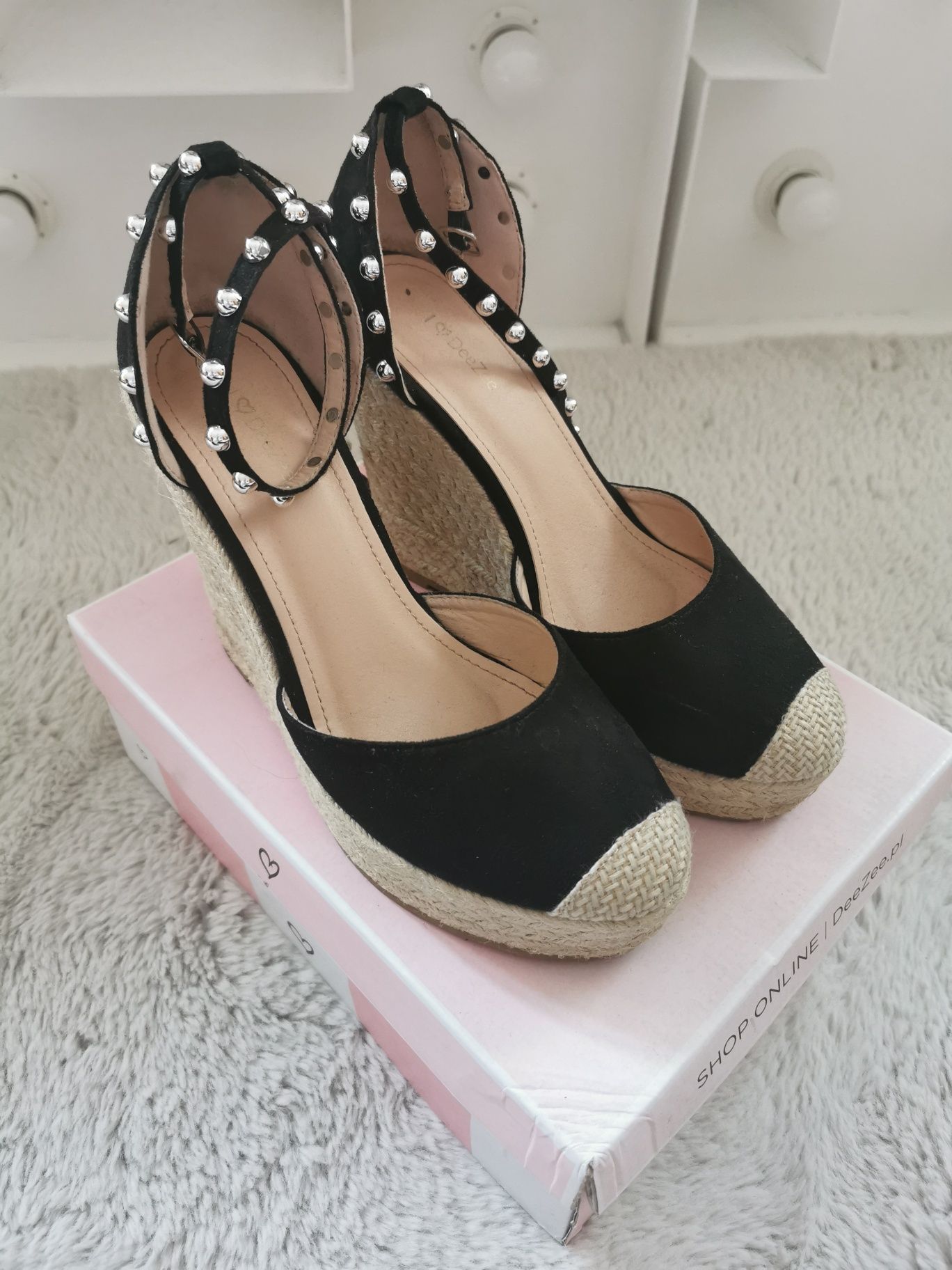 Czarne espadryle na koturnie DeeZee