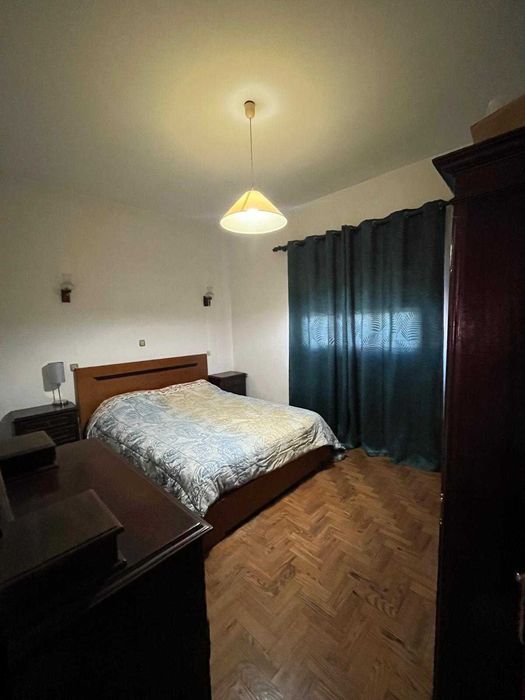 Moradia T4 na Marinha Grande com barracão e anexos