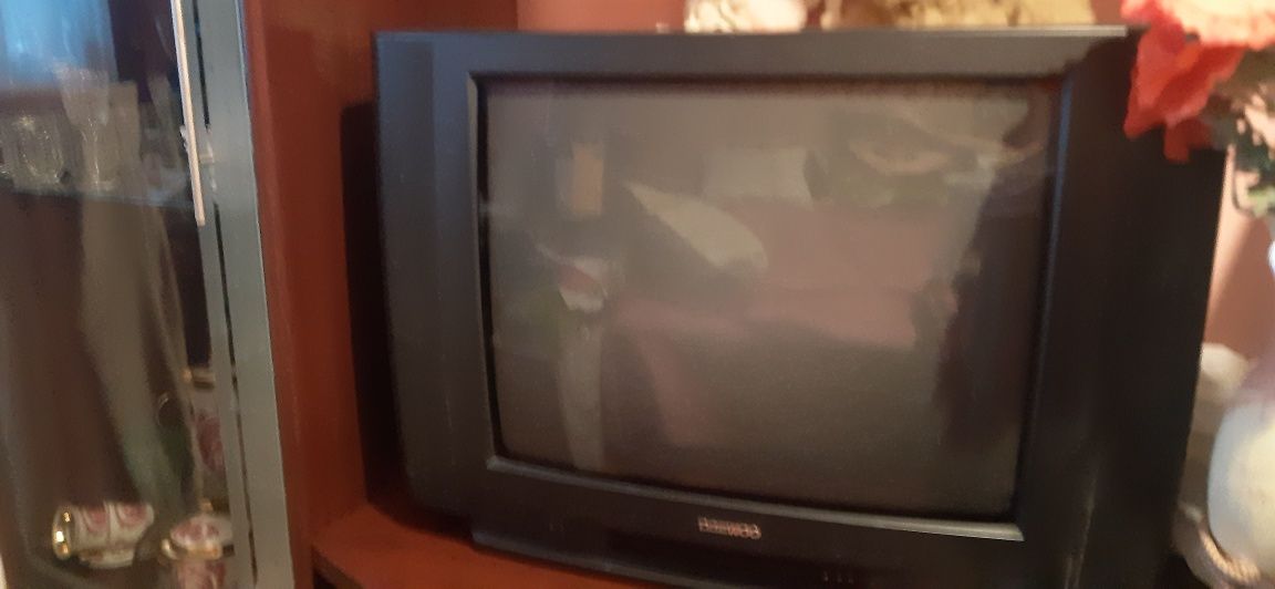 Daewoo продам телевизор цветной.