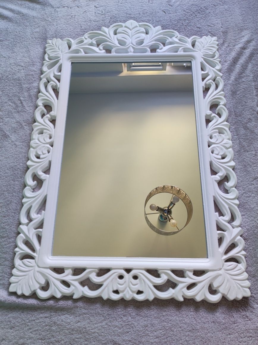 Lustro w białej ramie wzór koronki 57x86