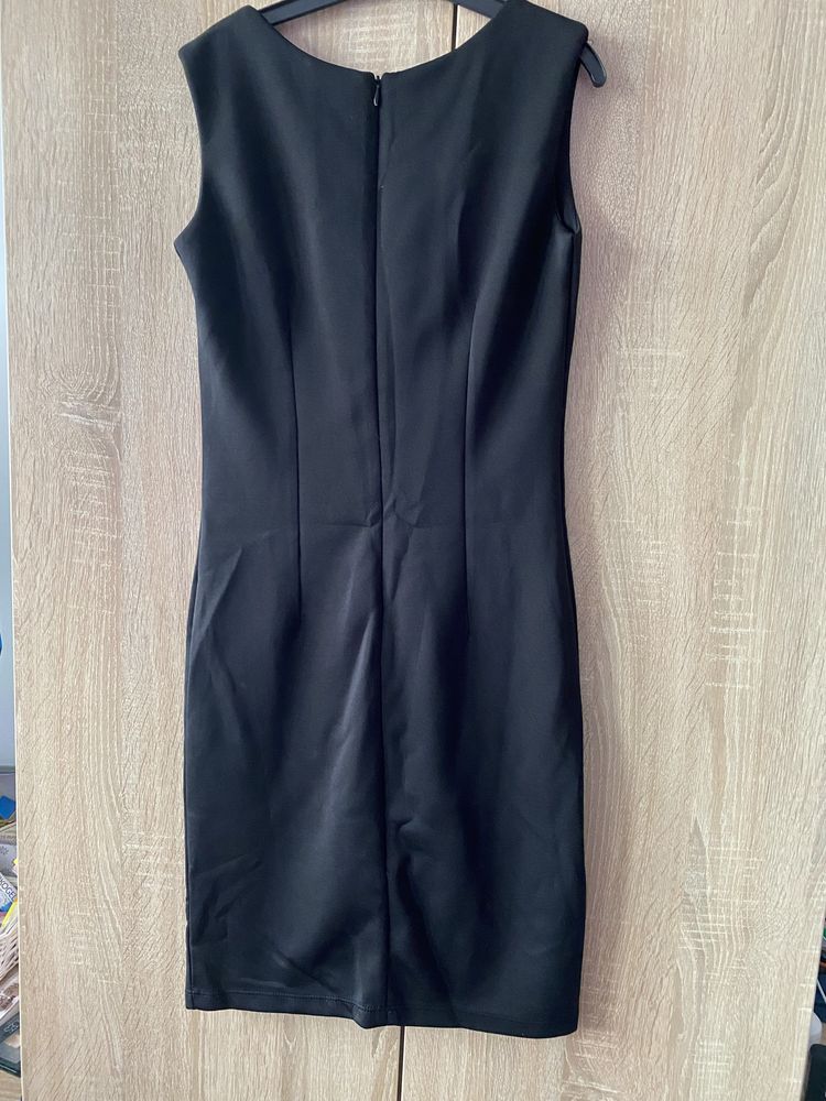 Czarna elagancka sukienka z cekinami rozmiar M