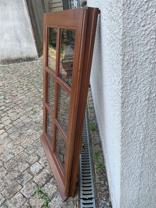 Janelas em vidro duplo madeira cambala