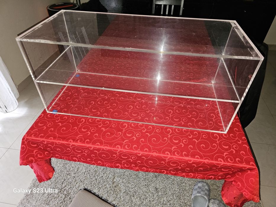 Móvel em acrílico