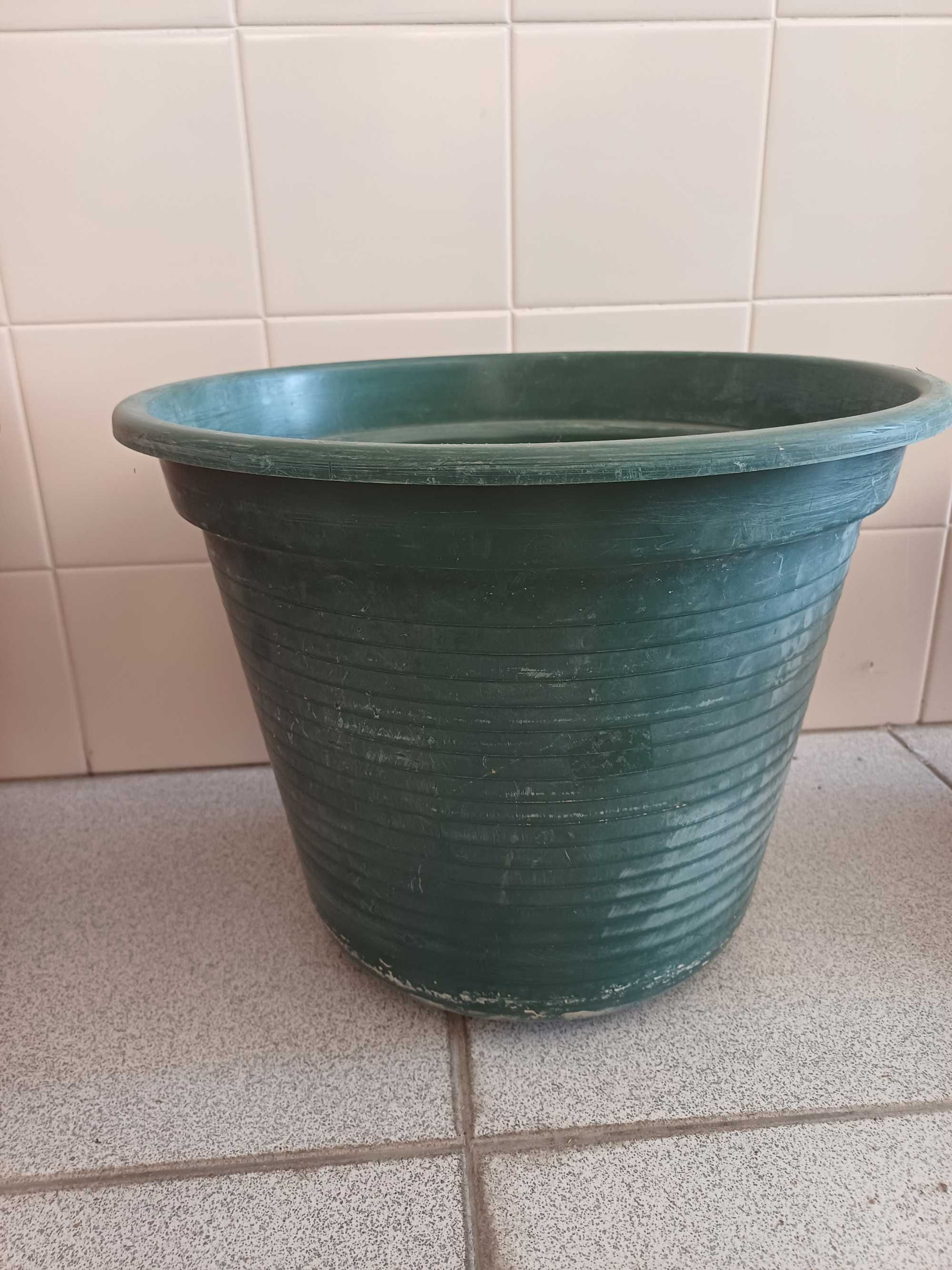 Vasos Barro e Plástico