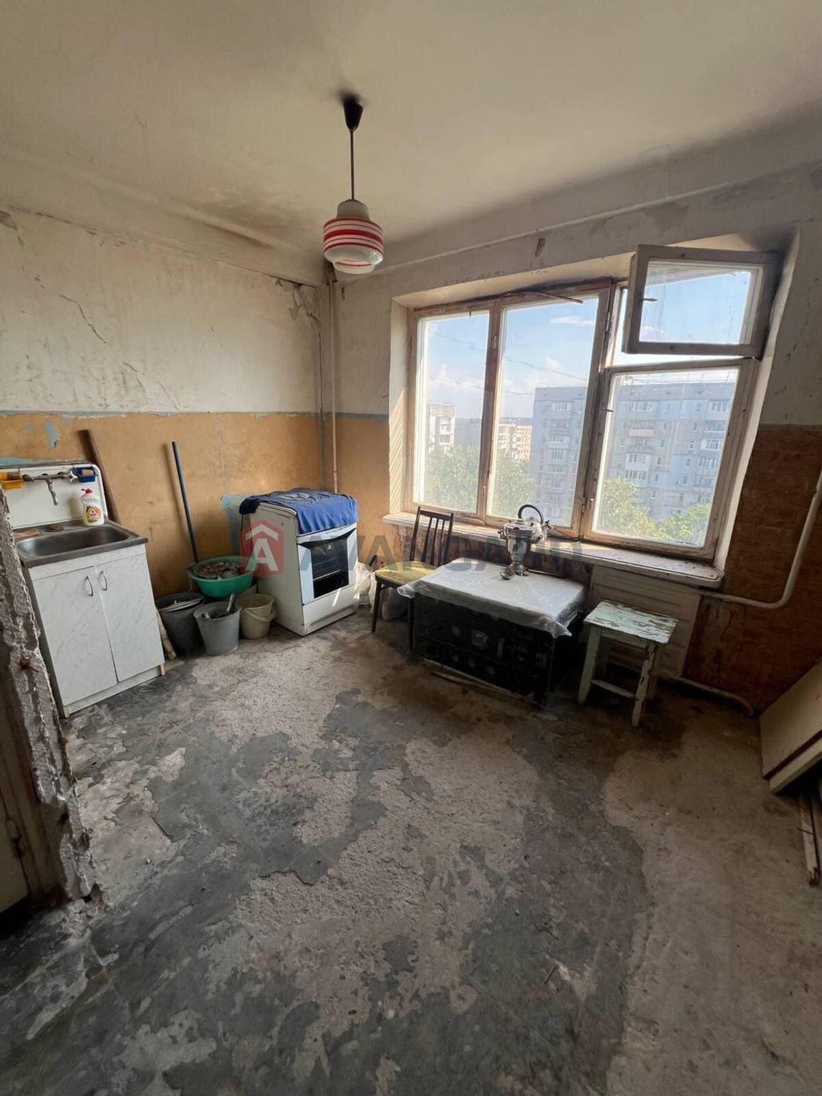 Продаж 2 к. квартири. Космос. Комарова.