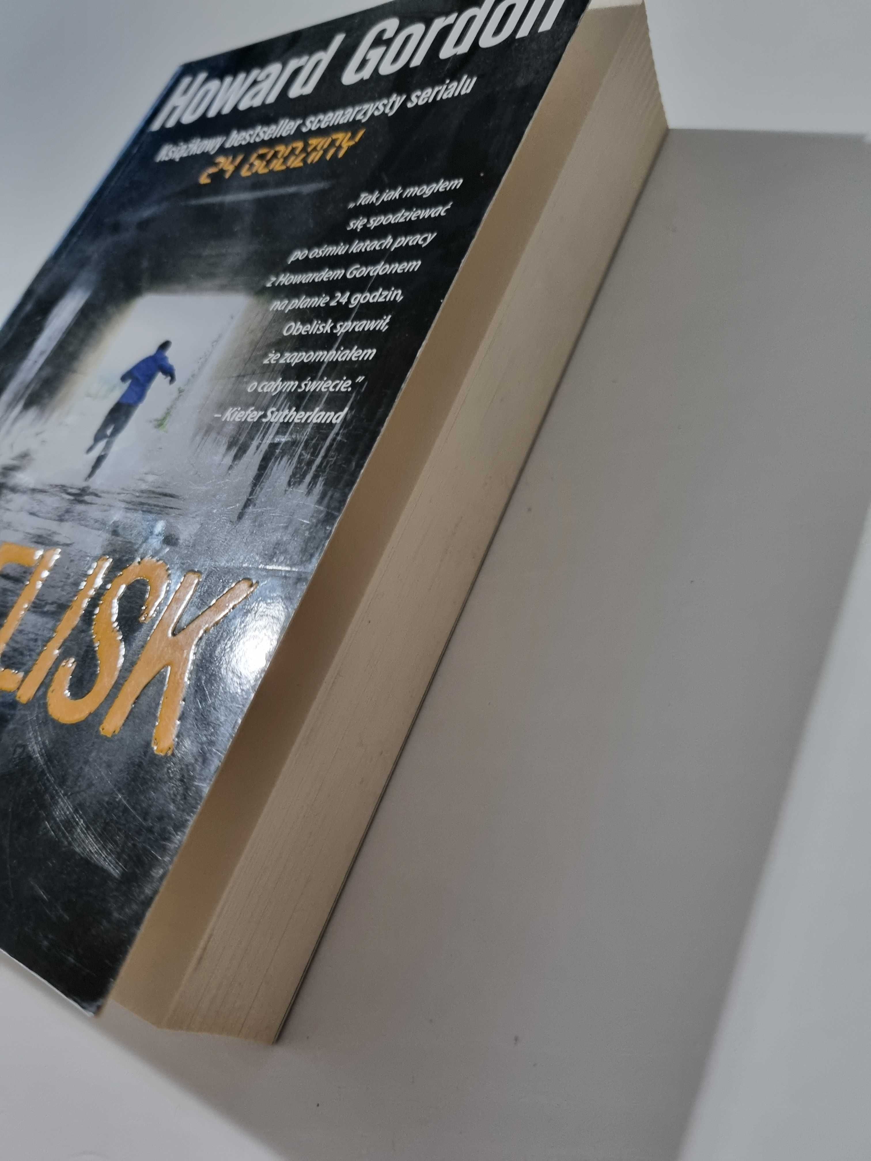 Książkowy bestseller scenarzysty serialu 24 godziny "OBELISK"