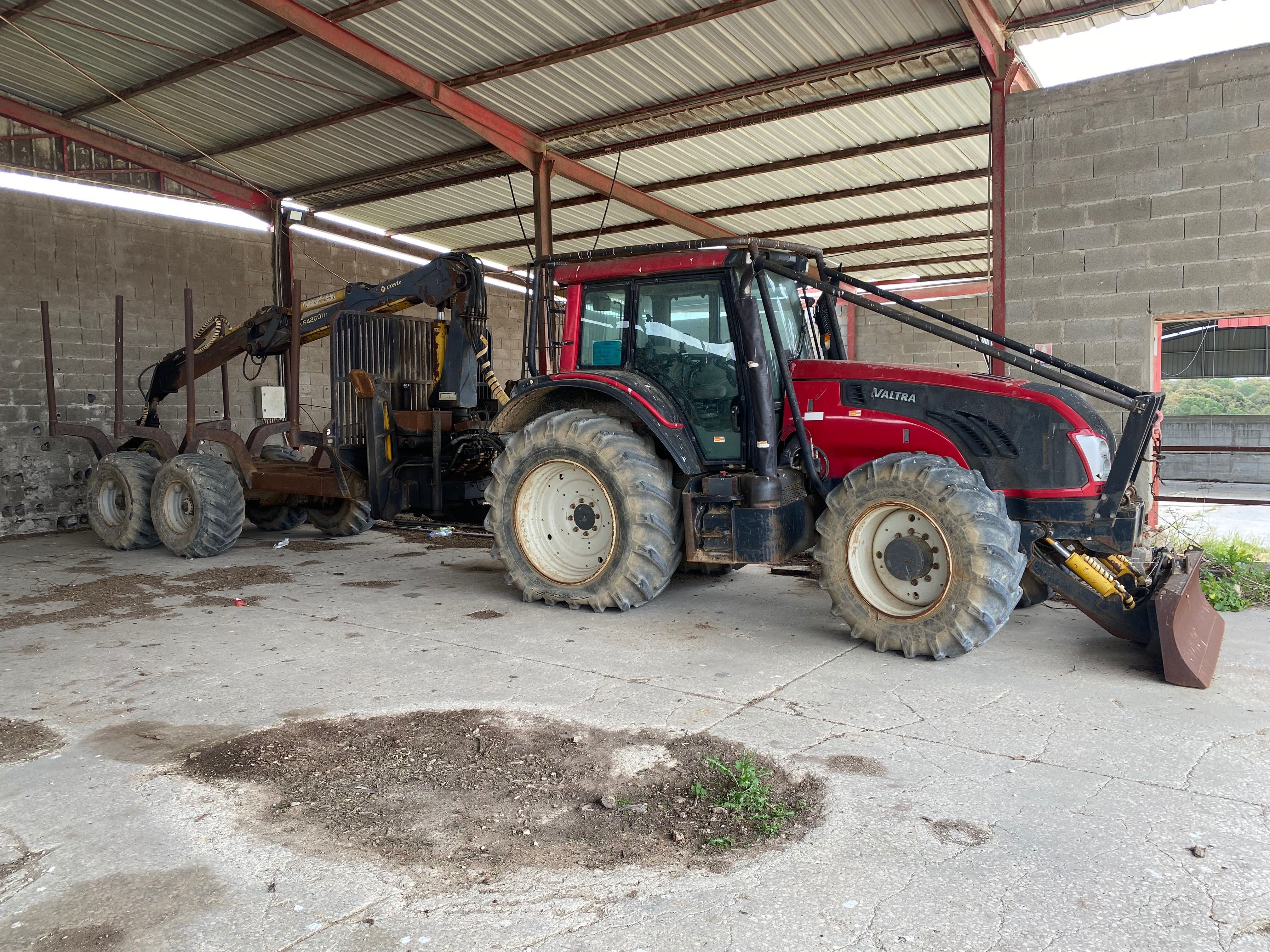 Valtra Florestal T153 c/grua Costa