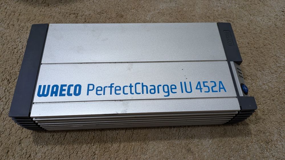 Зарядний пристрій Waeco Perfectcharge IU452A