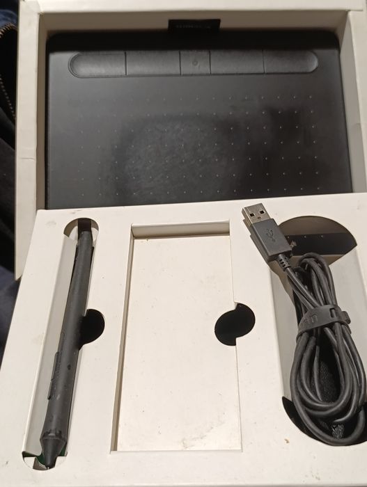 Графічний планшет Wacom Intuos S Bluetooth Black (CTL-4100WLK-N)