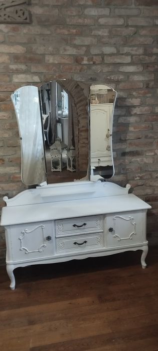 Toaletka w stylu starej Francji