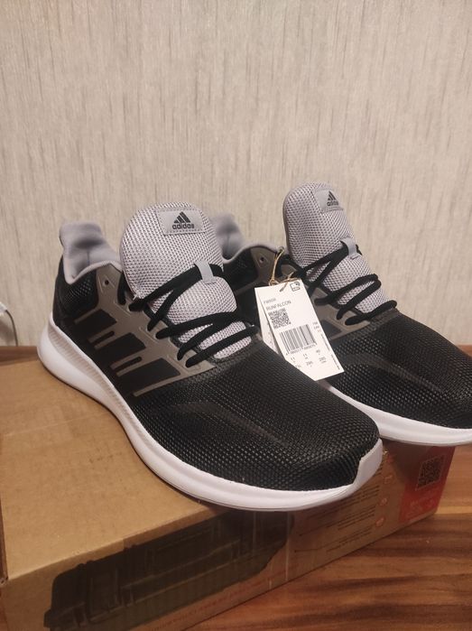 Фірмові кросівки Adidas