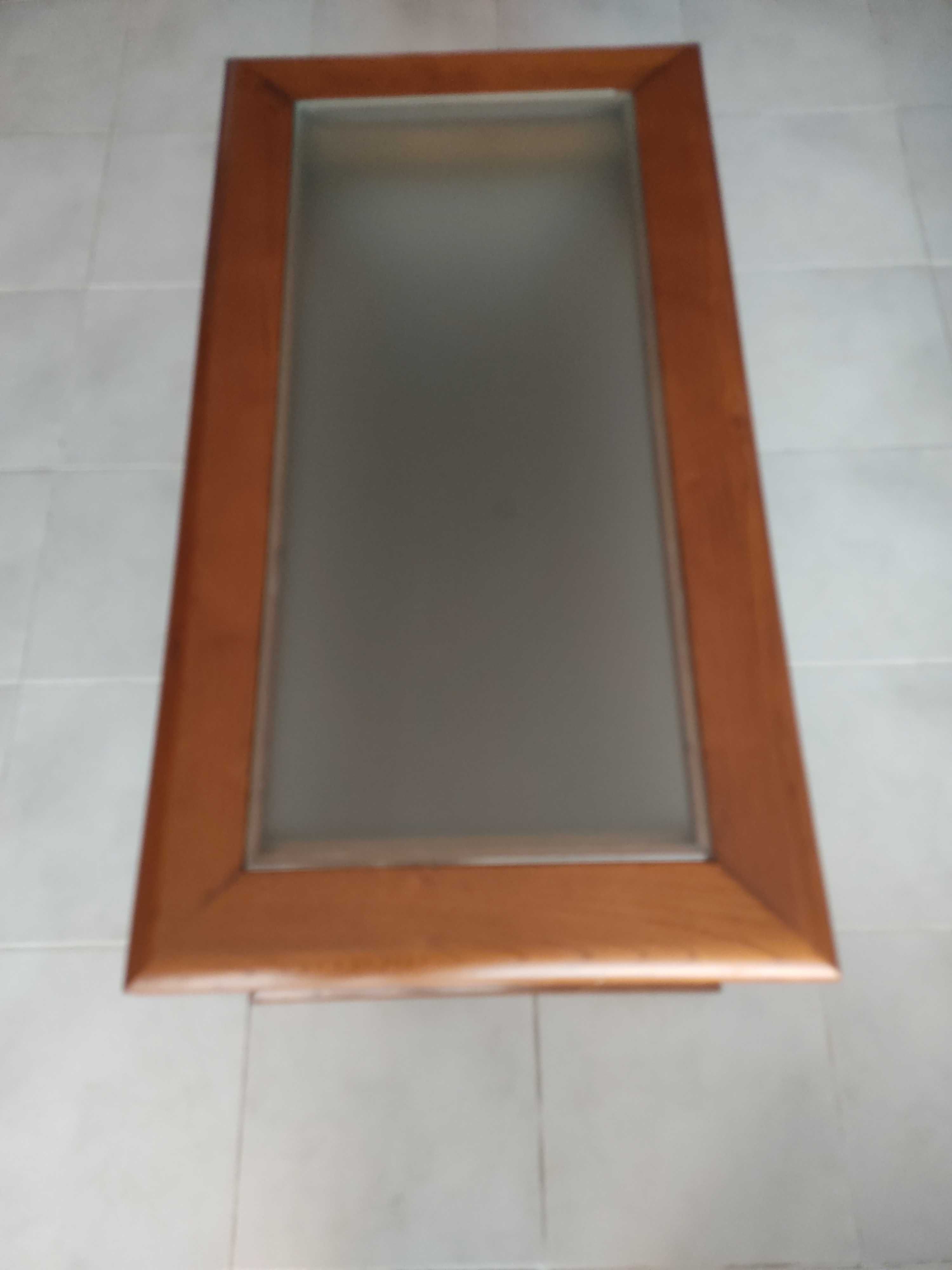 Mesa de centro com vidro