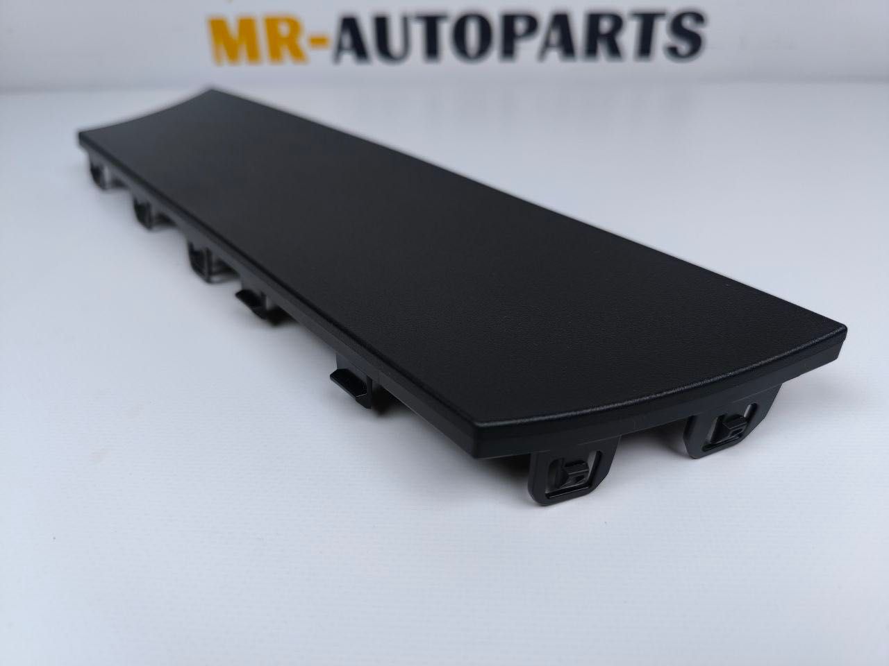 Накладка заглушка крюка фаркопа Tesla Model Y 1494009-00-A