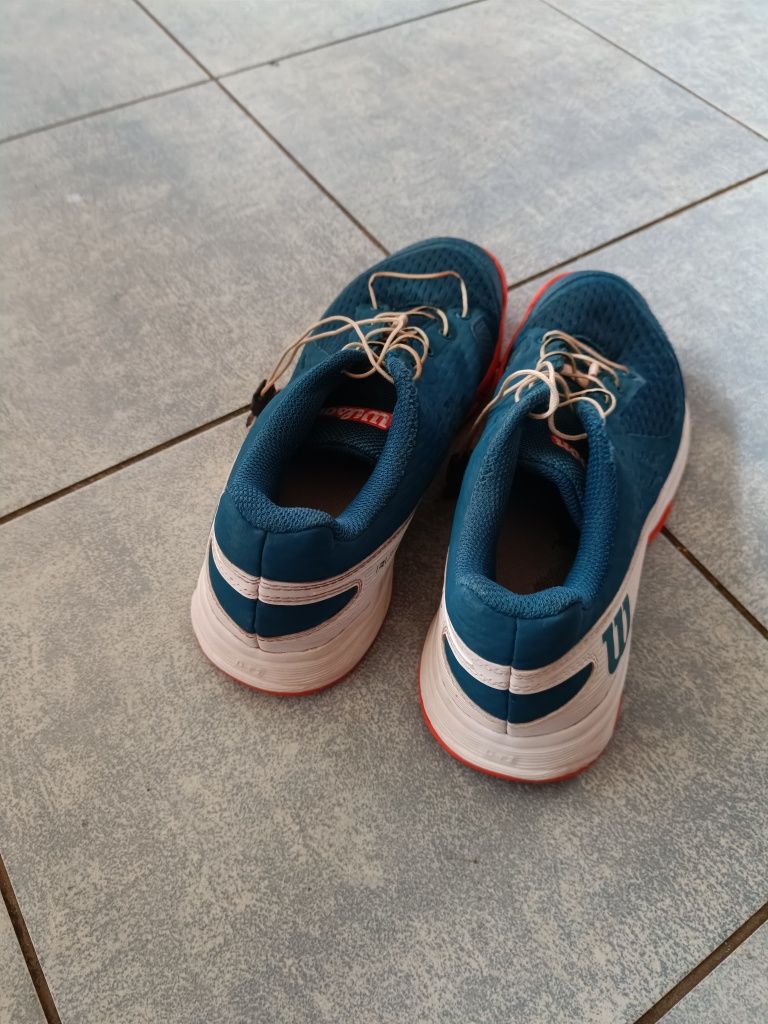Buty sportowe Wilson Rush Pro

Rozmiar z metki 37
Fajny stan jedynie j