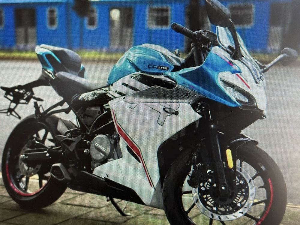 Мотоцикл CFMOTO 675SR-R