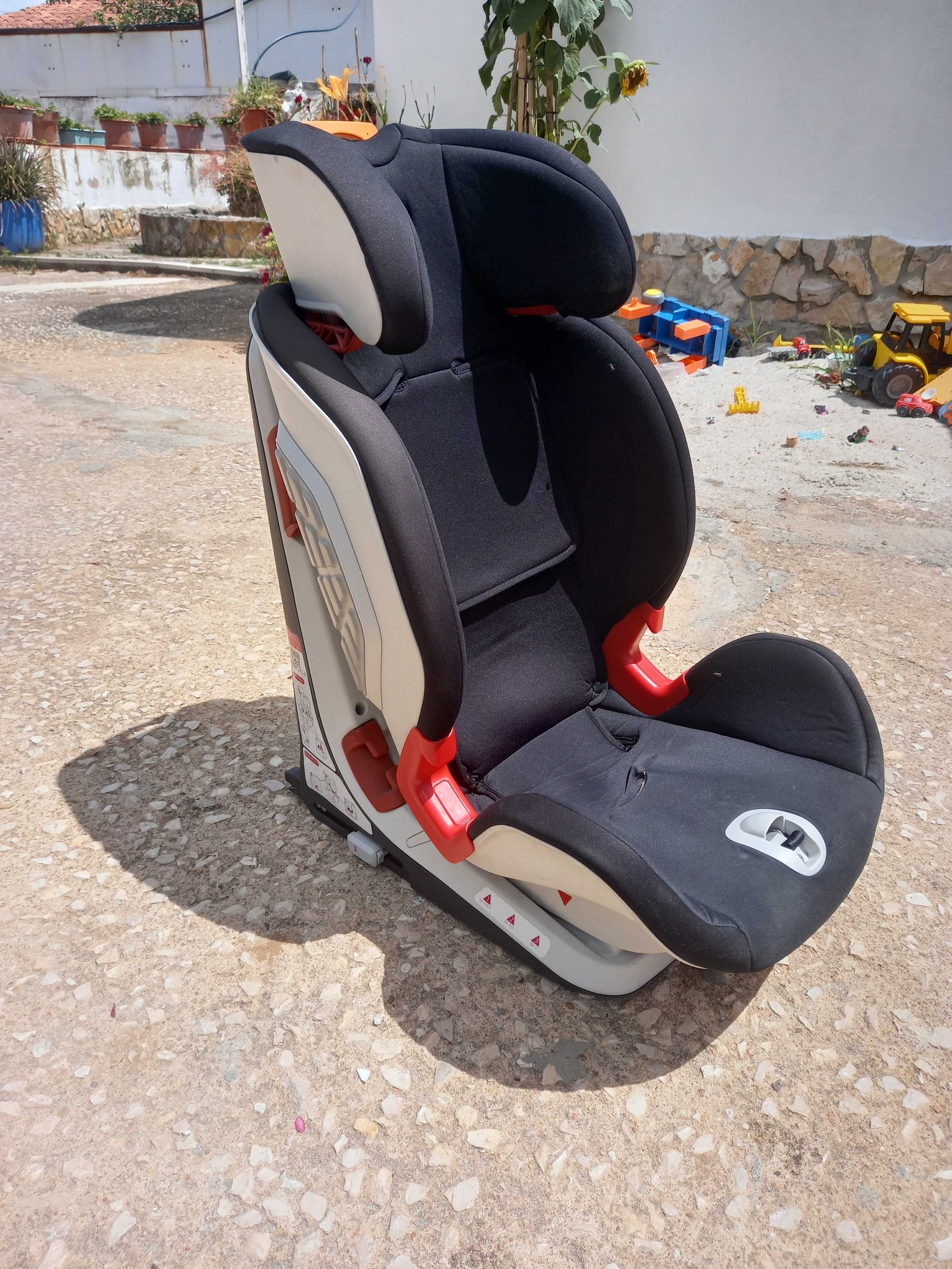 Cadeira-auto Chicco com ISOFIX 9kg-36kg com pouco uso