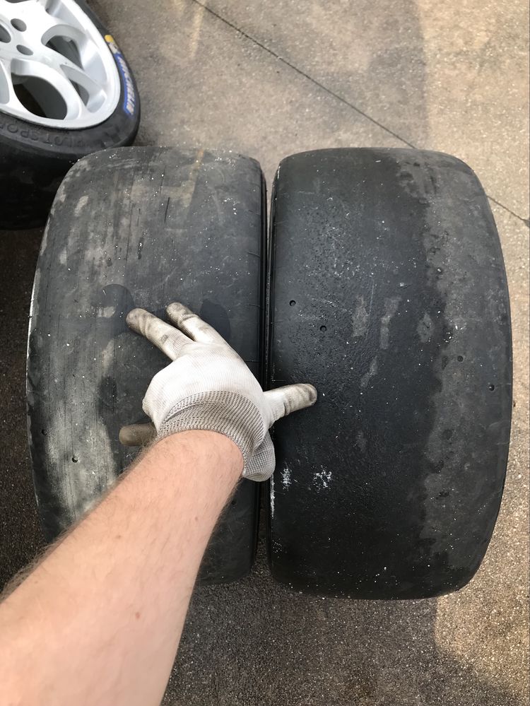 Jantes RH em 17 5x112 com pneus Slicks de competição