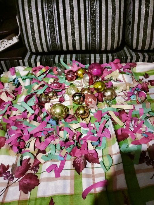 Новорічні іграшки , шари на ялинку,19 штук.