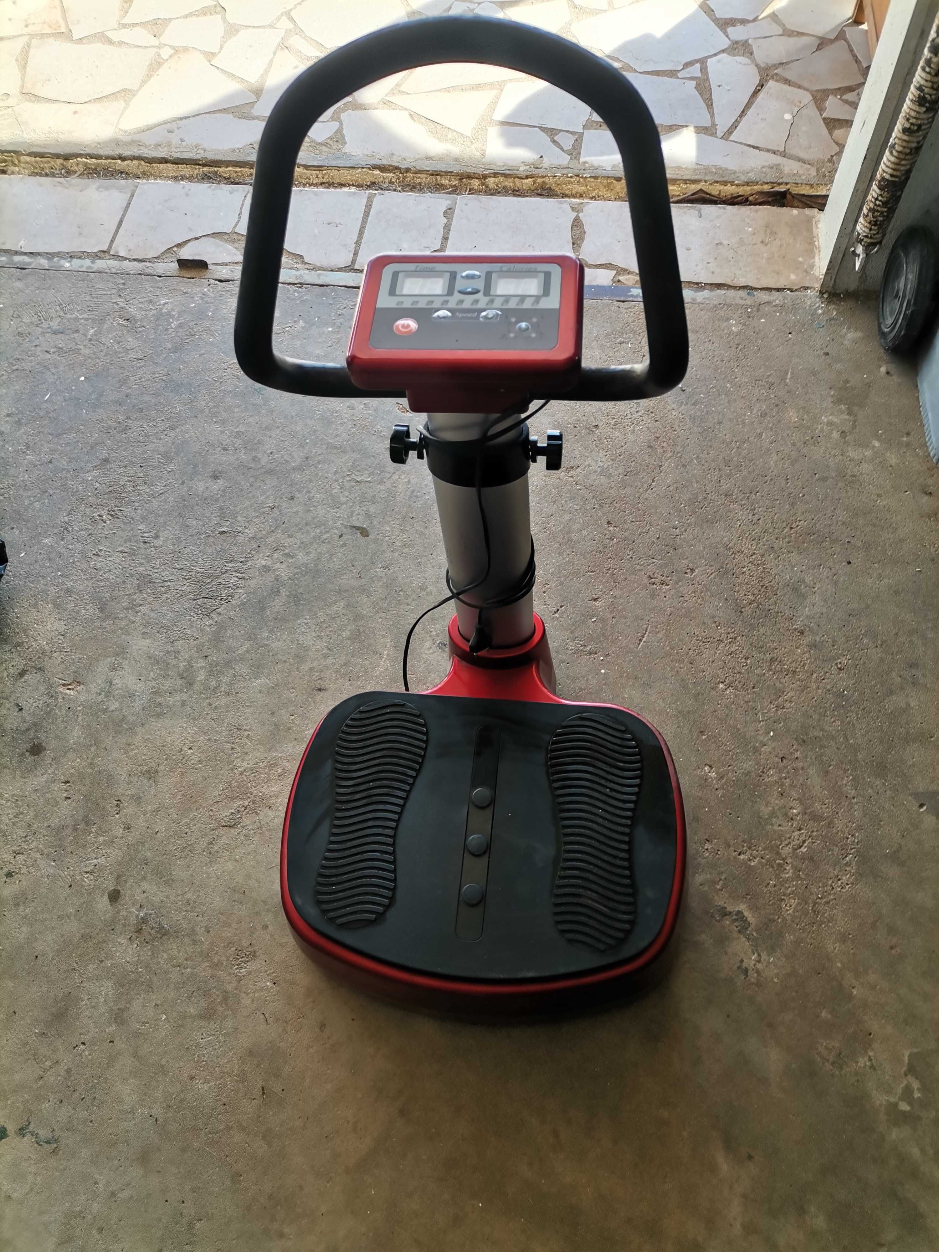 Máquina de exercício vibratória