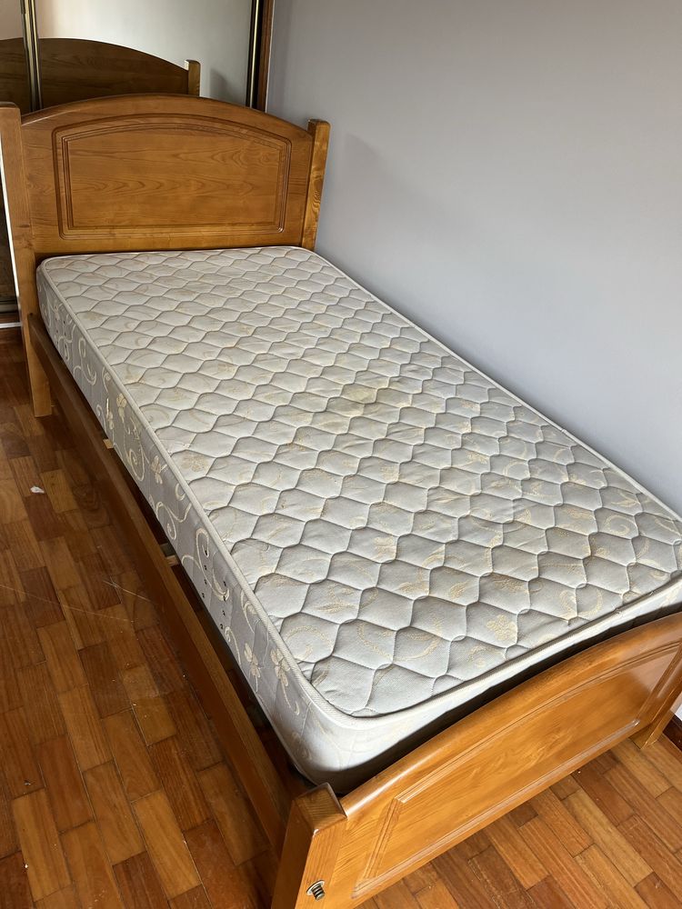 Cama solteiro com estrado