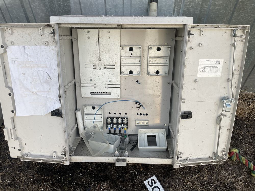 Skrzynka elektryczna budowlana z wyposazeniem