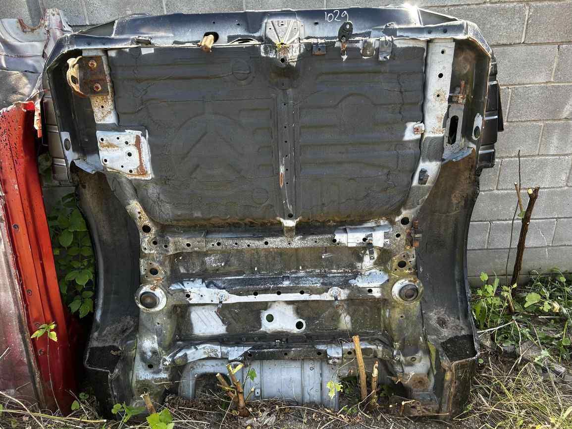 Mitsubishi Grandis 02- панель задня  KL1129 5281A107