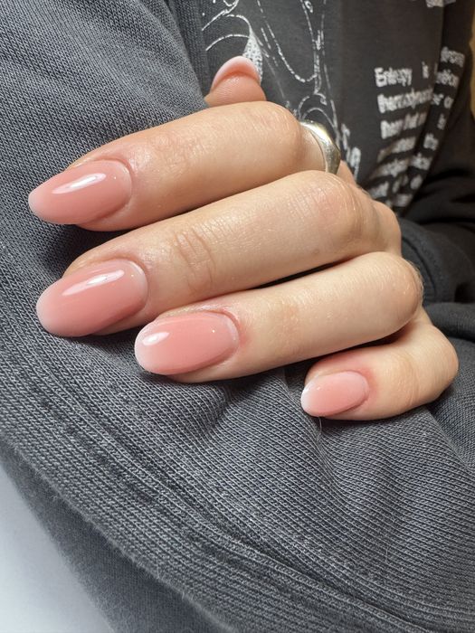 Потрібні моделі на манікюр