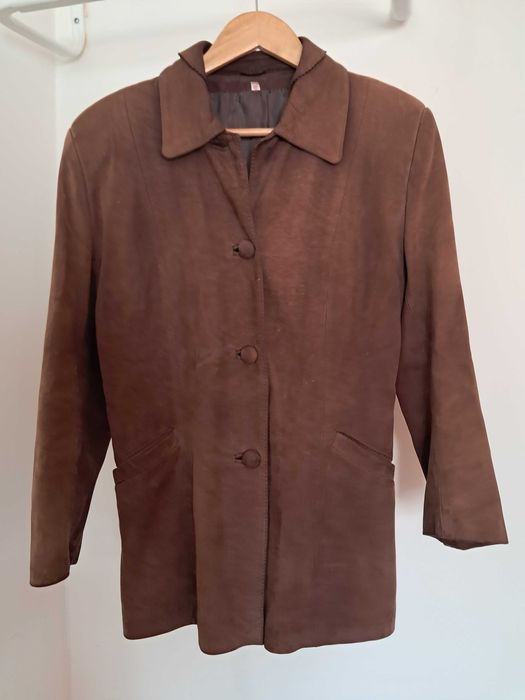 Casaco castanho de pele da Casa das Peles