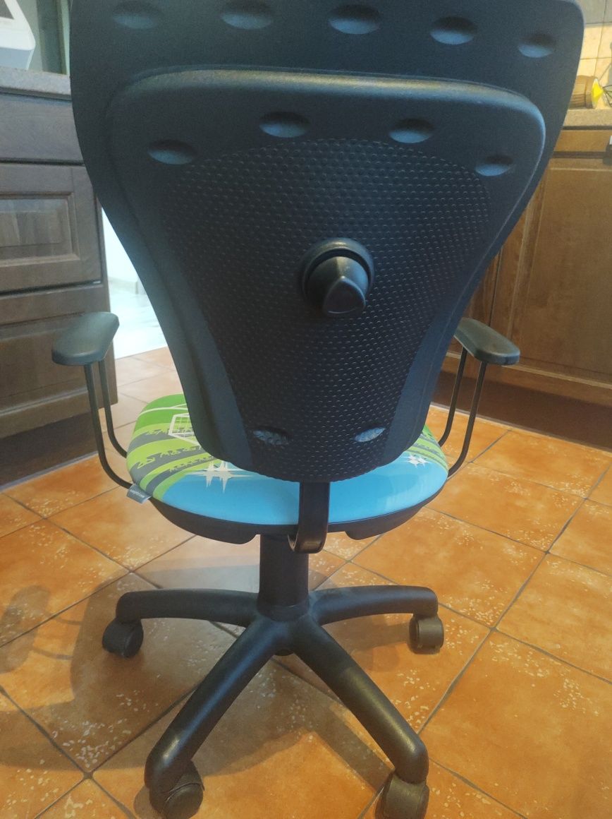 Krzesło obrotowe Ministyle LA LIGA firmy Nowy Styl.