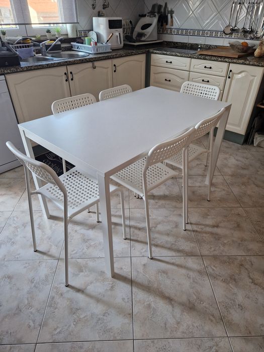 Conjunto mesa e cadeiras cozinha