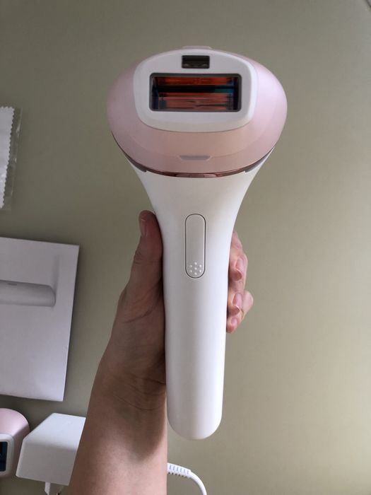 Фотоепілятор Philips Lumea