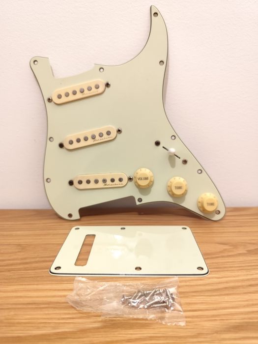 Set Pickups Fender player plus Noiseless com o  Pickguard e back pl