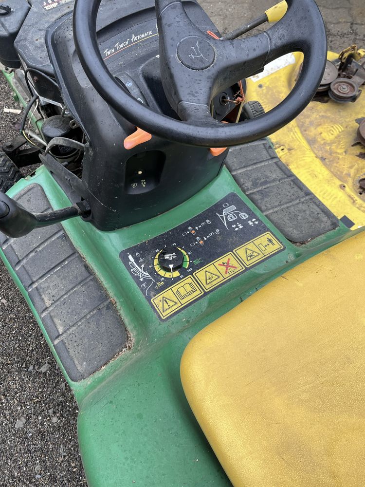 Traktorek kosiarta John deere LT 155