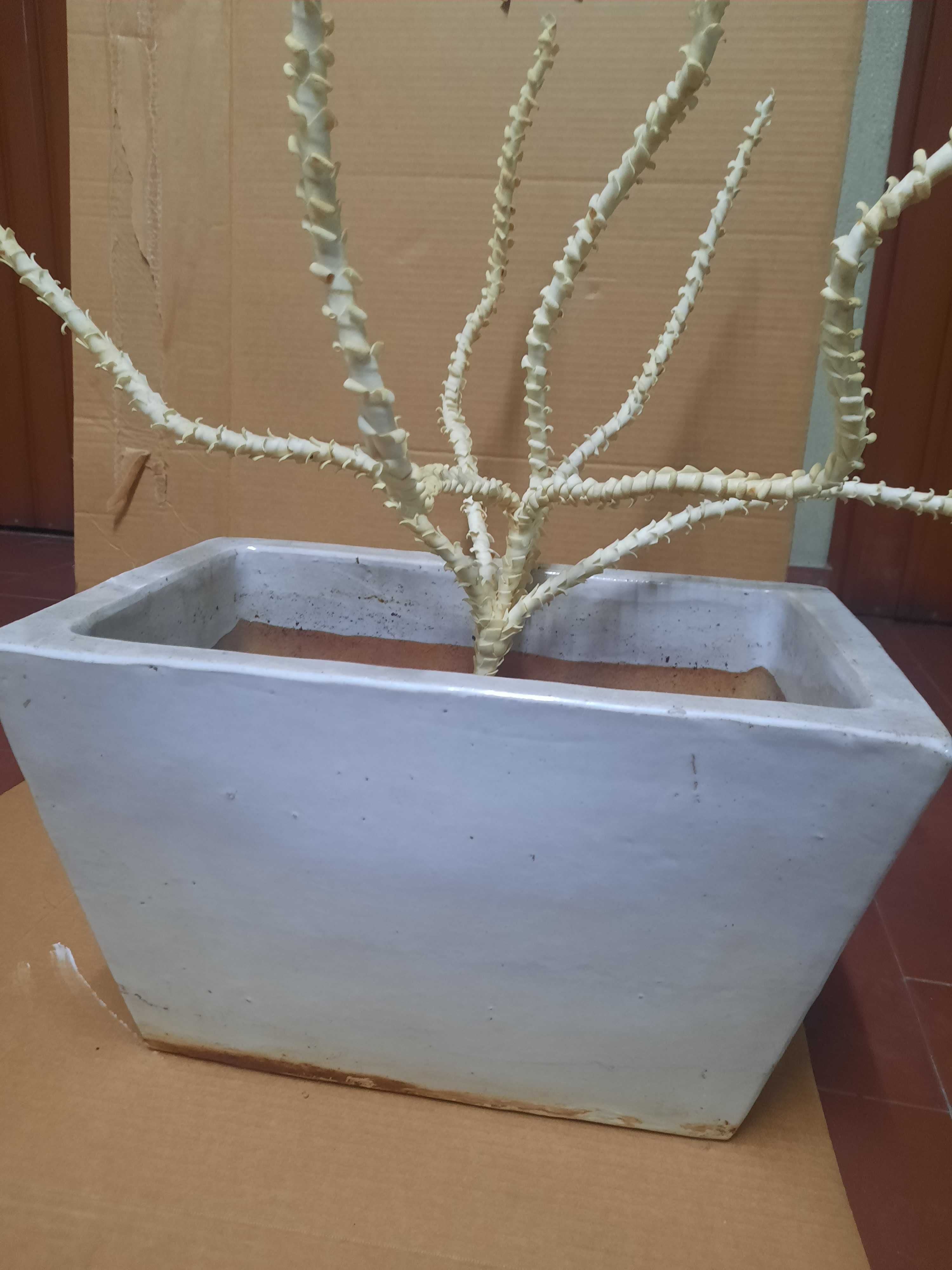 Vaso / floreira em grês