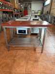 Mesa apropriada para corte de produtos Alimentares