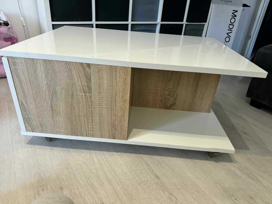 Stolik kawowy na kółkach