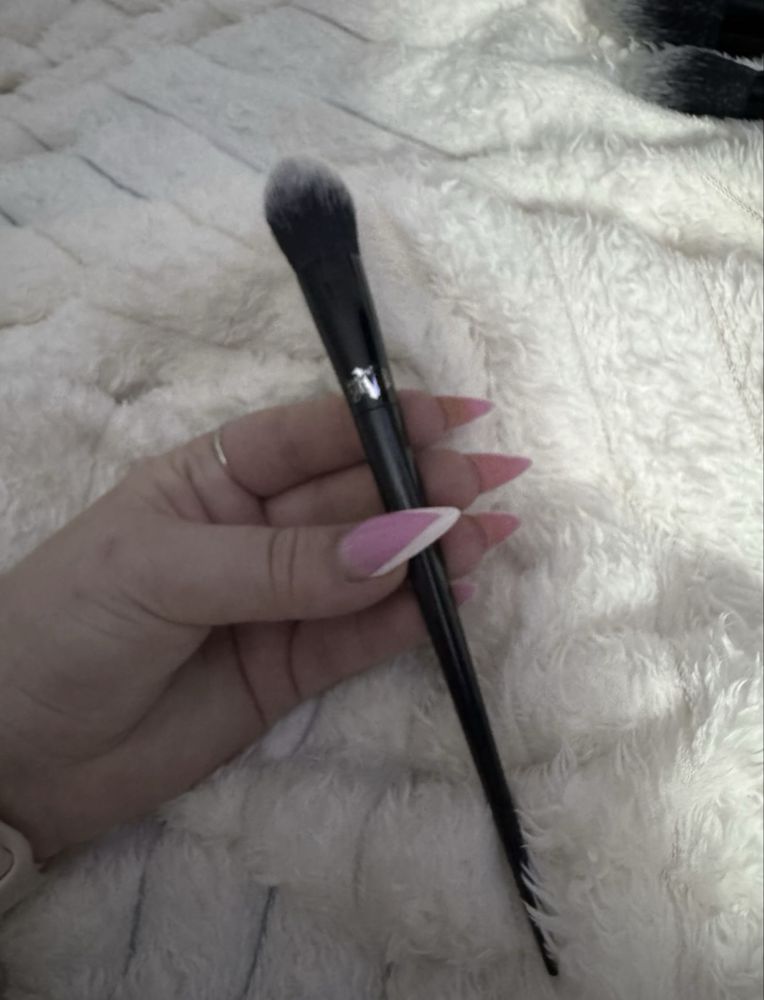 Кисти для макияжа Кисть kat von d для пудры румян хайлайтера скульптор