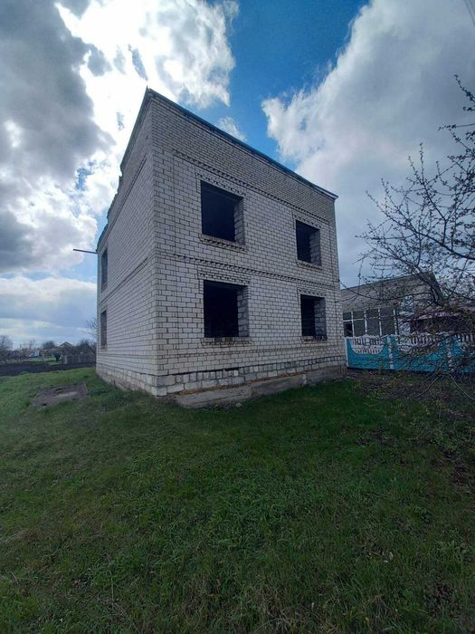 Продається двохповерховий будинок