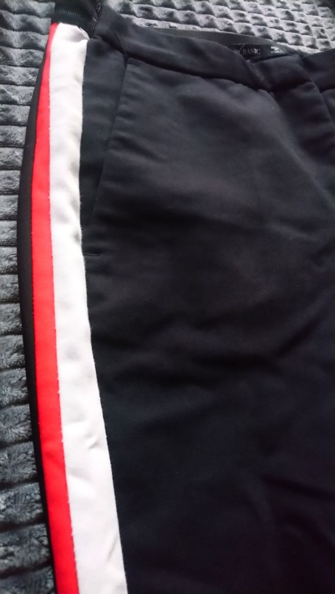 Spodnie cygaretki czarne z lampasem Zara rozmiar S