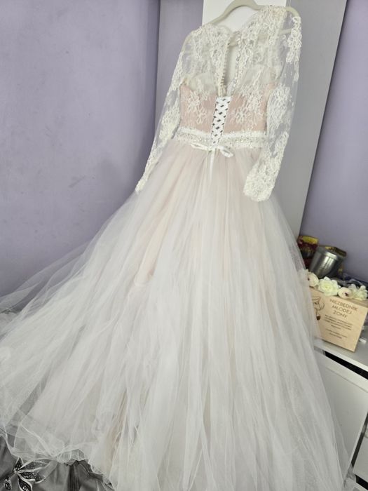 Biała Suknia ślubna z łososiowym gorsetem r.46