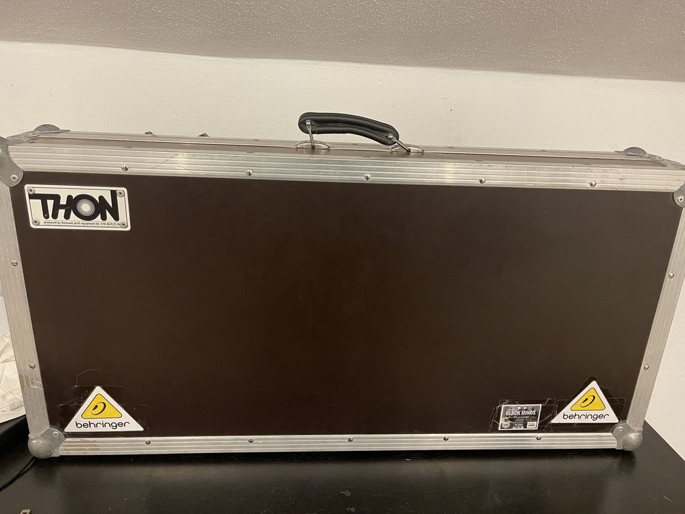Mesa de Mistura Behringher SX3242FX + CASE