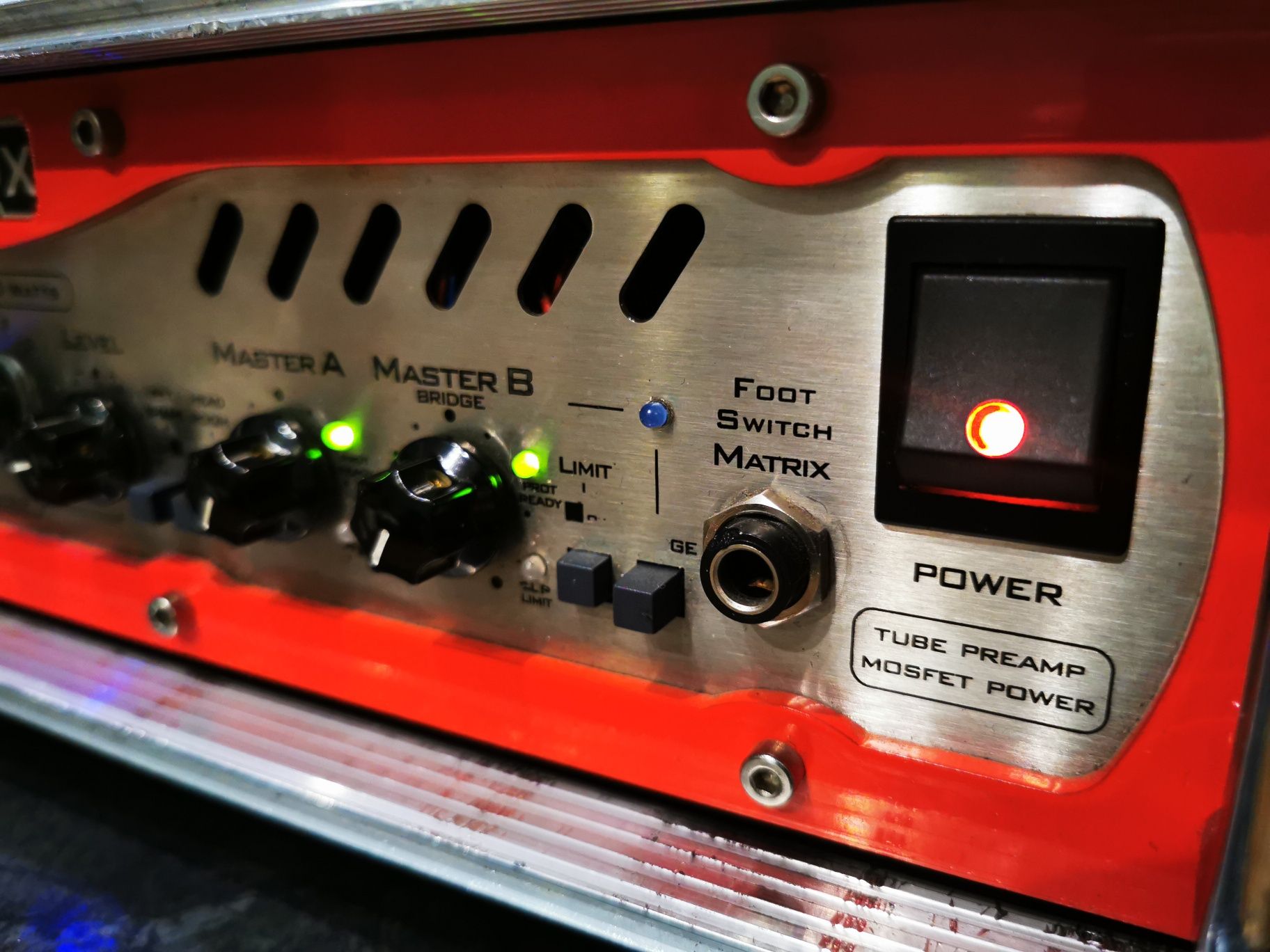 HandBox Red Fighter wzmacniacz basowy