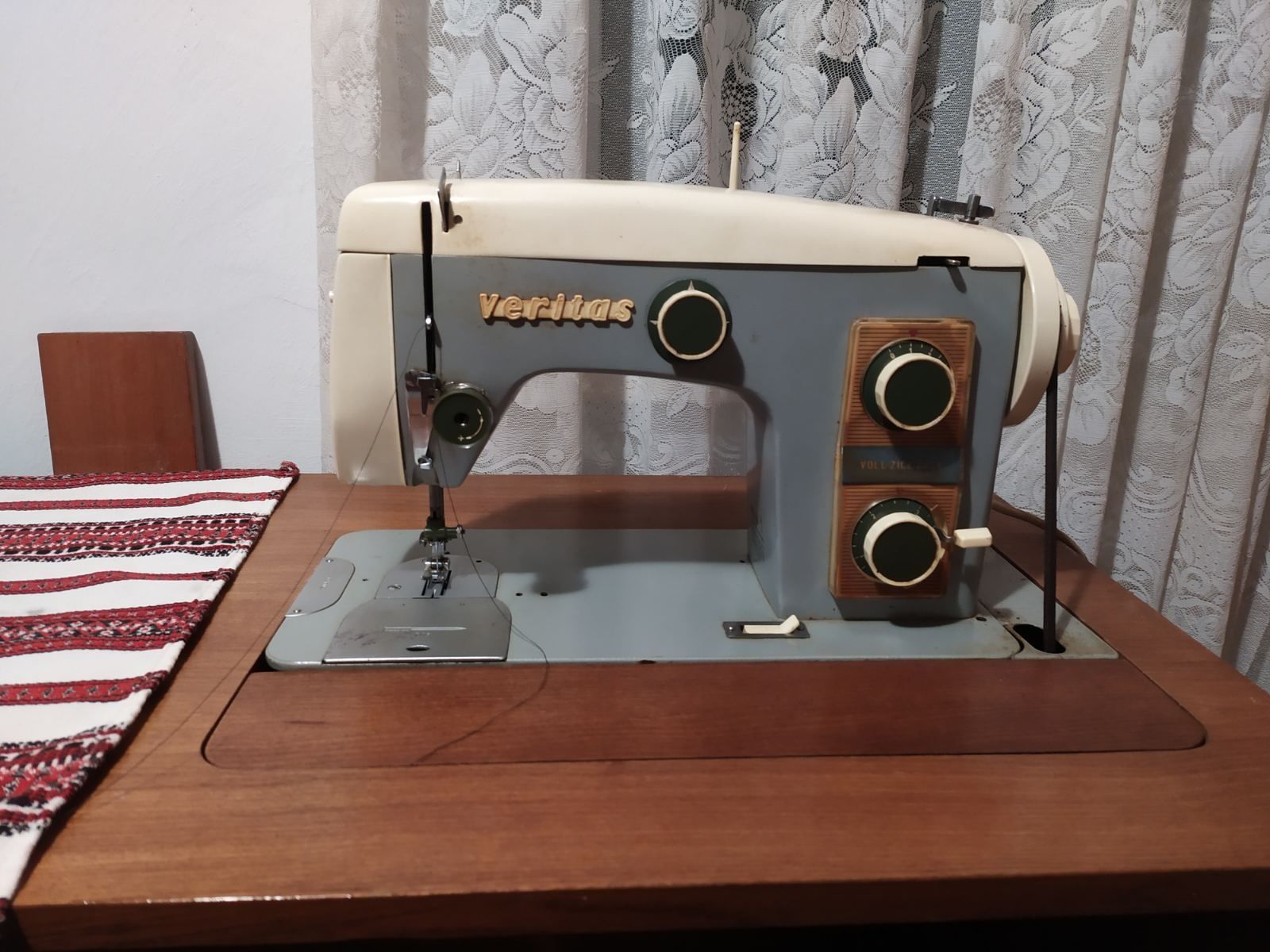 Продам швейну машинку VERITAS в робочому стані.Виробник Німеччина.