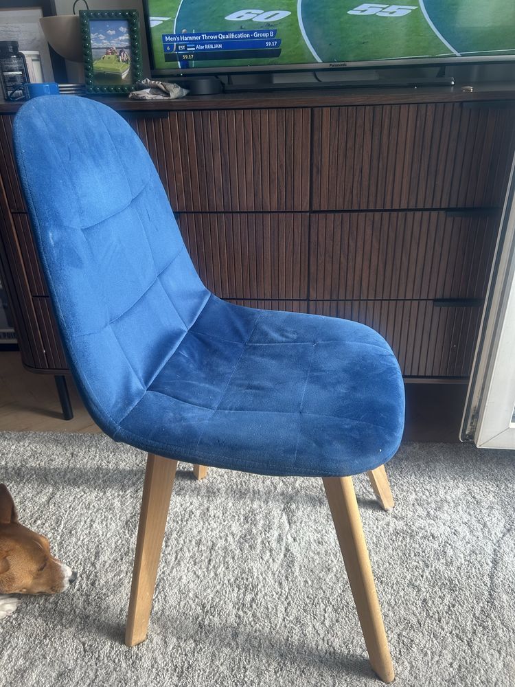 Krzesla granatowe zamszowe