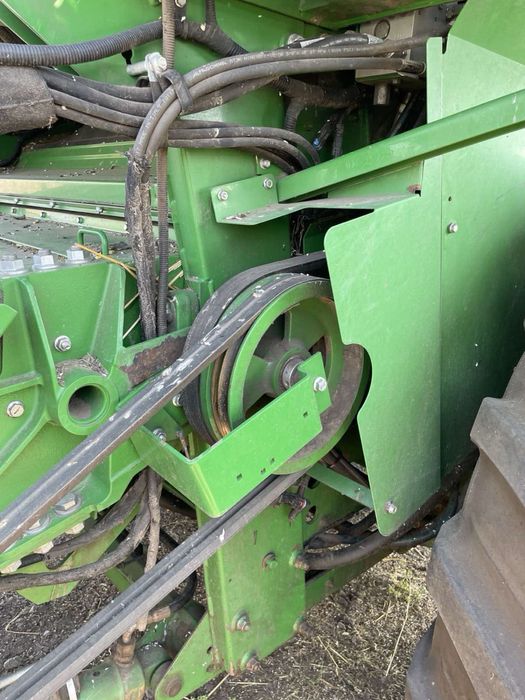 Продається комбайн Джон Дір S670 з зерновою жаткою